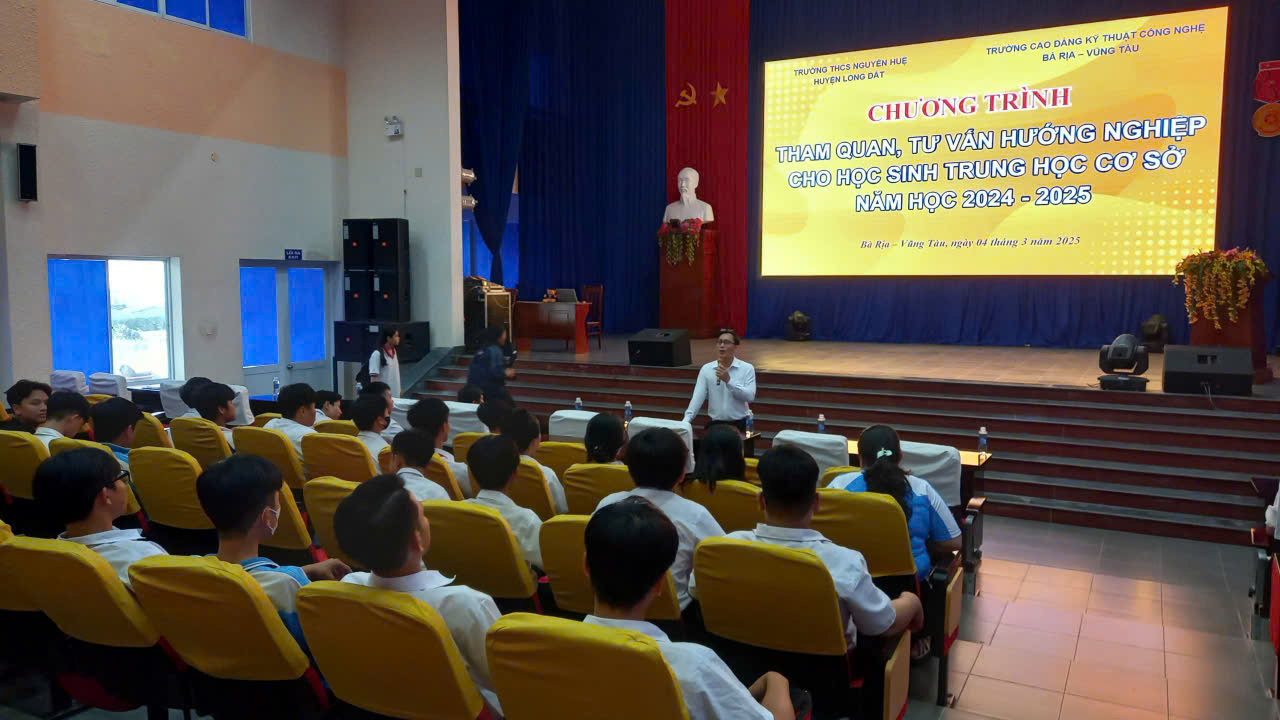 HỌC SINH TRƯỜNG THCS NGUYỄN HUỆ THAM QUAN, TRẢI NGHIỆM THỰC TẾ TẠI TRƯỜNG CAO ĐẲNG KTCN TỈNH BÀ RỊA - VŨNG TÀU NĂM HỌC 2024-2025